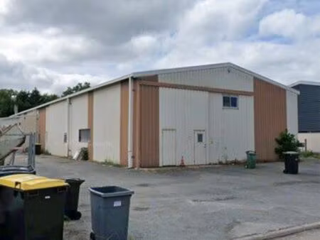 entrepôt de stockage 155m2 + 32m2