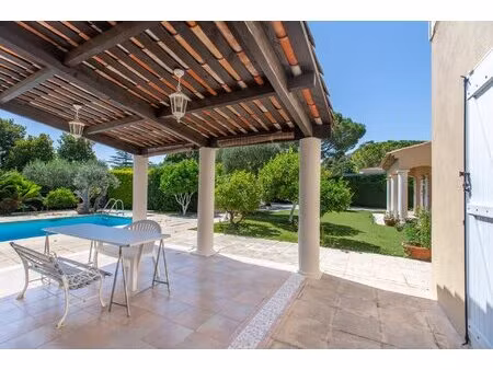 domaine fermé du castellet  superbe villa néo-provençale avec piscine ...