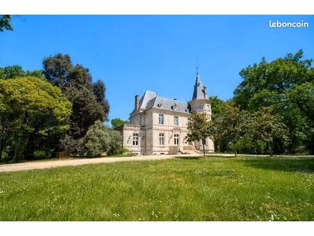 château 6 pièces 539 m²