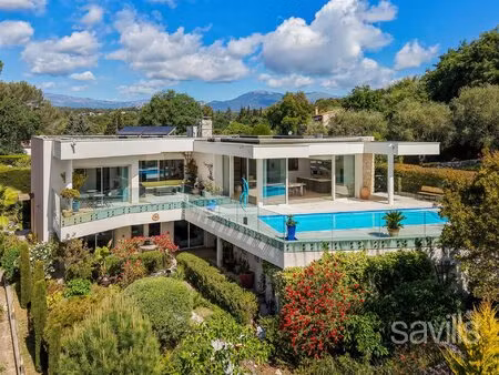 villa contemporaine avec vue mer dans un environnement calme proche du village