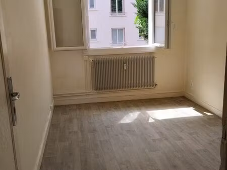 t3 location  loyer 480