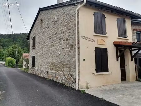 maison en pierre de village