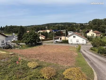 terrain 834 m² deneuvre