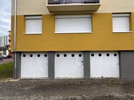 garage couvert et isolé à louer