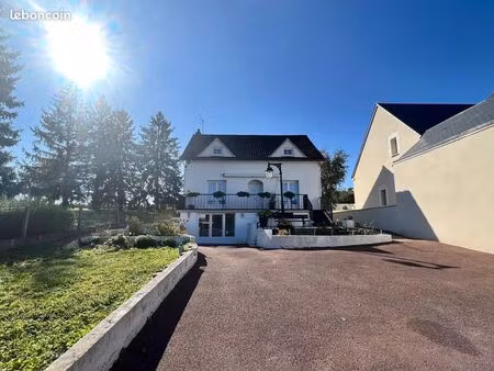 maison rénovée à pieds des écoles et commerces