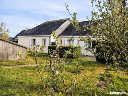 maison de plain pied : 5 pièces 120m2 - terrain 1250 m2 / 17 km de angers / vente direct p