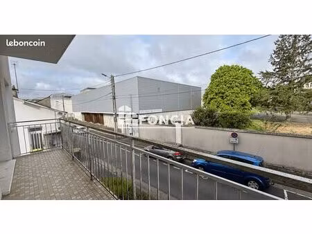 appartement avec balcon proche quartier administratif