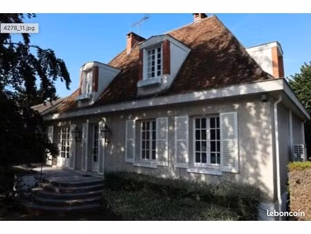 maison sur sous sol quartier résidentiel