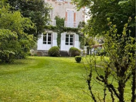 propriété de charme avec dépendance  piscine et parc arboré