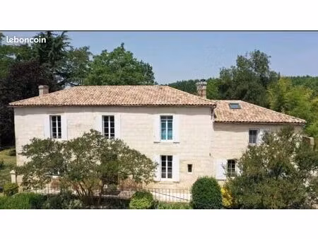 maison 9 pièces 260 m²