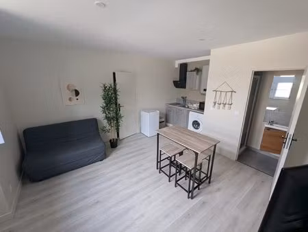 appartement type 2 de 29.24 m² au 1er étage entièrement meubl