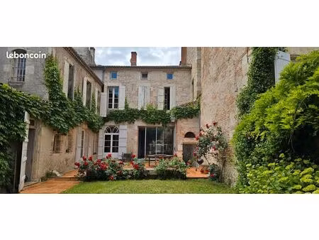 grande maison xviiième au coeur d'agen