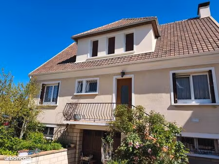 maison familiale lumineuse proche port cergy