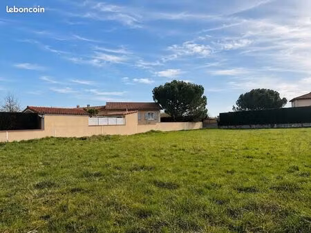 terrain 601 m² saint-romain-le-puy