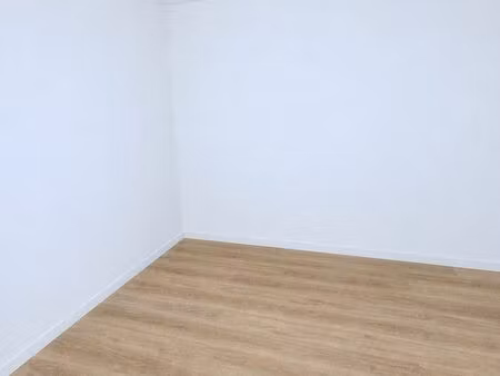 bâtiment 200m2 zone franche