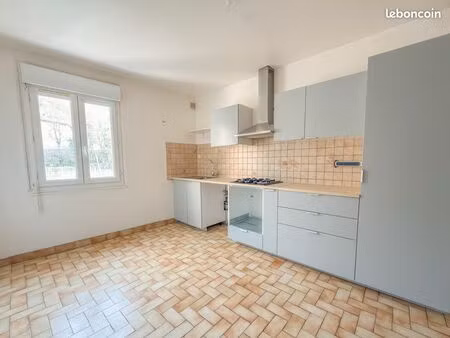 appartement 3 pièces 81 m² – fort potentiel – 2ème étage – rive-de-gier