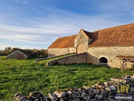 propriété 3 pièces 770 m²