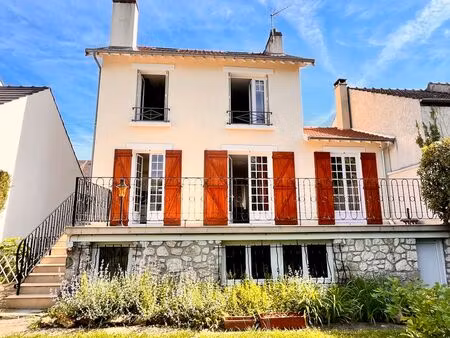 maison lumineuse dans environnement calme et recherché
