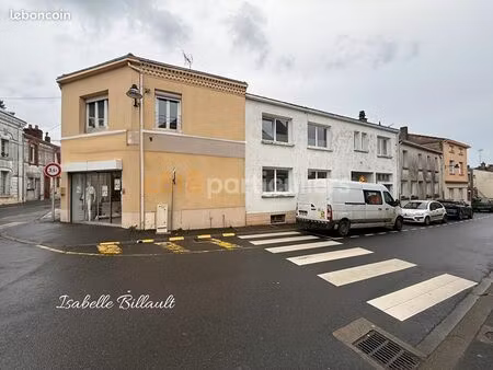 immeuble 700 m² le may sur evre