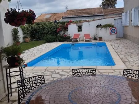 jolie villa quartier calme vias