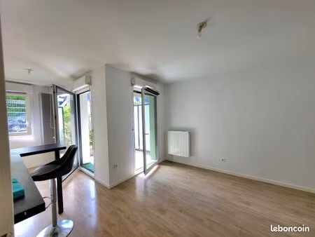 nantes tram à pied landreau - t2 lumineux - terrasse –jardinet -parking sécurisé possible