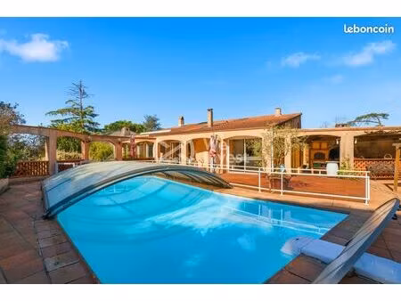 propriété 8 pièces 328 m²