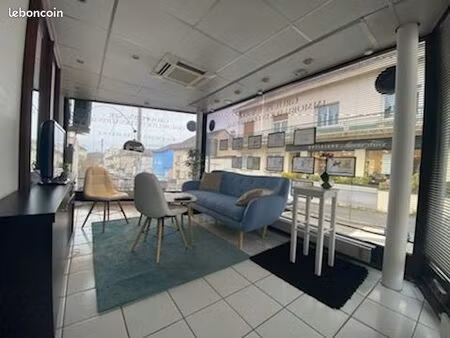 local commercial pompey 47m2