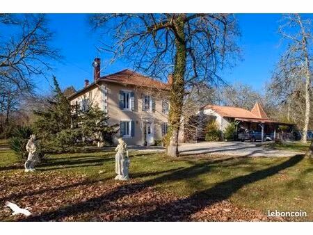 maison 8 pièces 312 m²