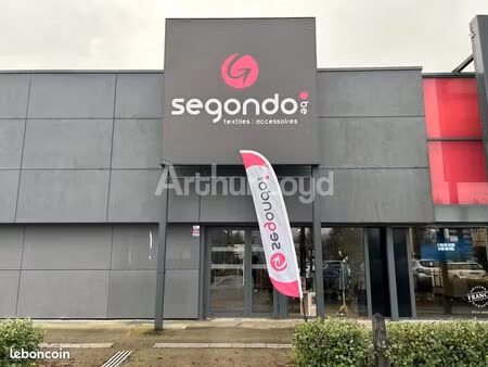 local commercial 440 m²