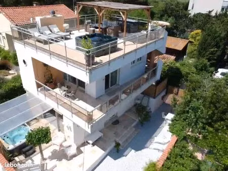 bien d'exception à la tamarisière  maison individuelle comprenant deux superbe appartement