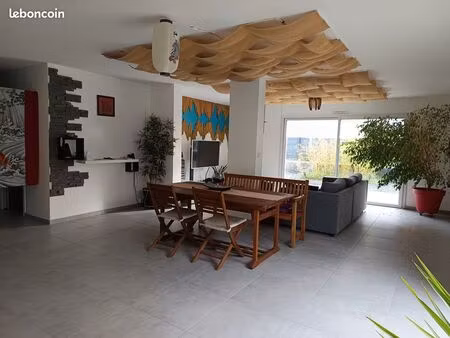 vends maison 6 pièces  en lotissement non mitoyenne  avec jardin et garage