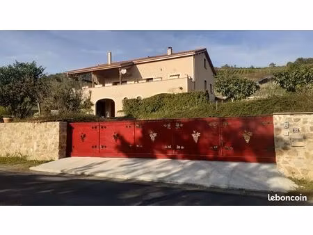 maison individuelle surface 250m² au sol sur un terrain de 2650m²