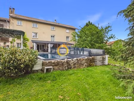maison 9 pièces 221 m²