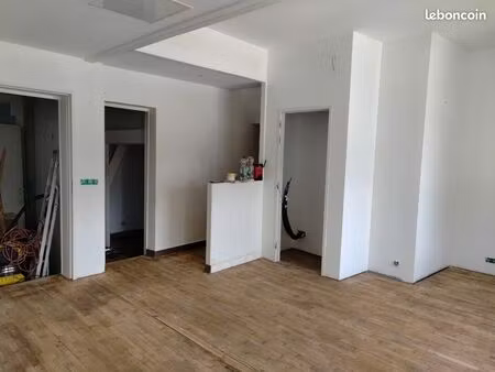 vente appartement t2   ~ 50 mètres carrés  plein centre ville   en cours de rénovation com