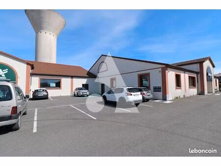 local commercial 600 m² tarbes