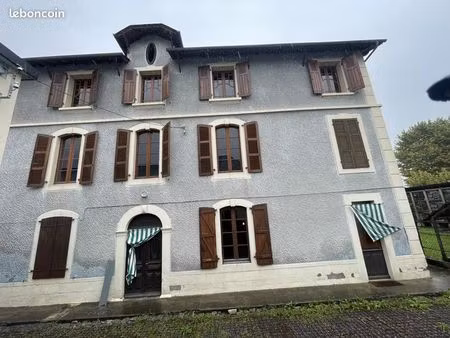 maison de village 8 pièces 238 m²