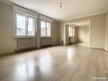 bel f5 avec balcon  cave et garage dans rue calme