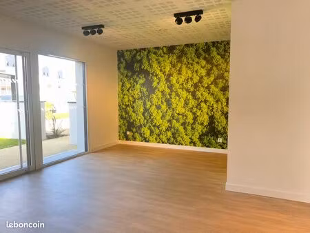 local professionnel récent en rez-de-chaussée avec jardin privatif – 40 m²