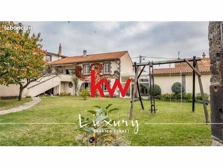 maison 11 pièces 326 m²