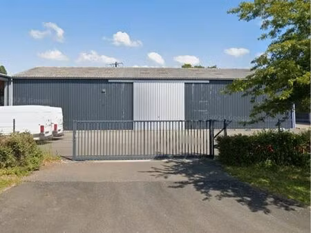 entrepôt 468 m2 à louer