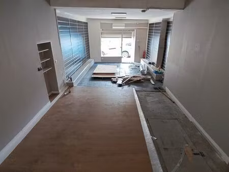 local commercial 60 m2 + 60 m2 de cave