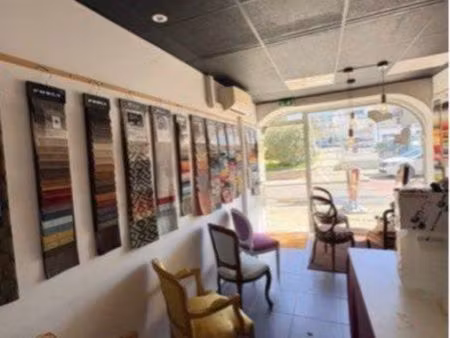 local 20m2 avec grand passage