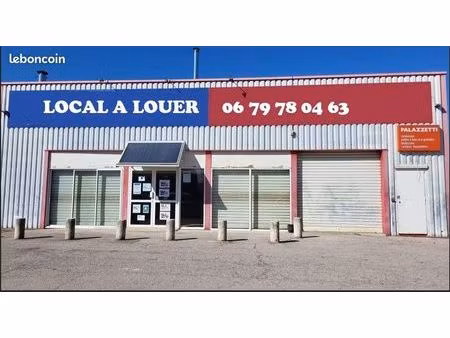 local commercial 240m² à louer avec parking de 245m²