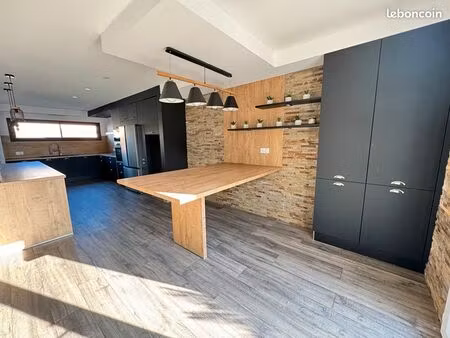 villa 5 pièces 150 m²