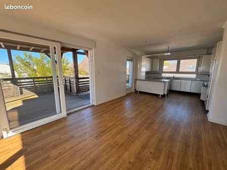 tb appartement lumineux avec superbe terrasse