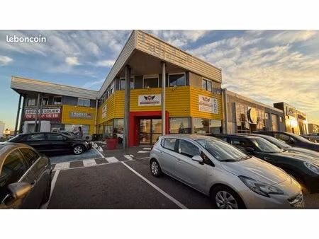 local 210 m2 zone commerciale mas guerido