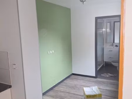 loue joli t2 avec cuisine équipée