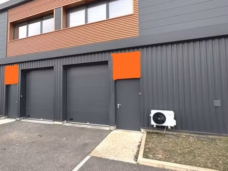 local 95 m² vaulx-milieu