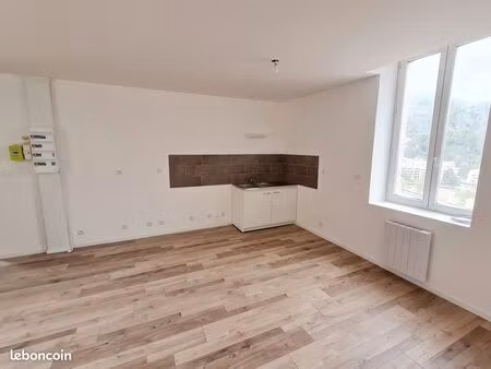 f3 non meublé de 68m2 lumineux avec parking