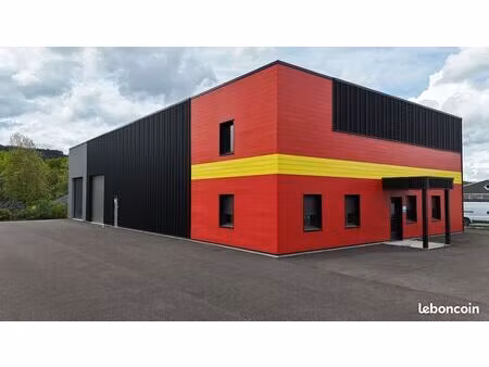 local 652 m² ambert
